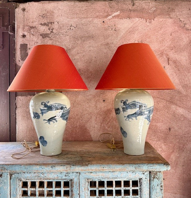 Porseleinen tafellamp met draak decor