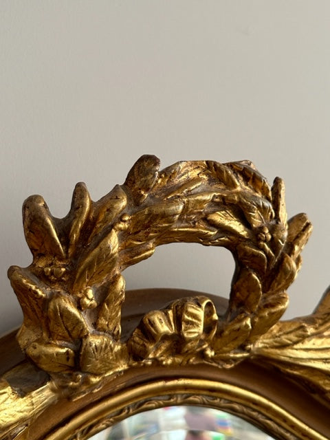 Gouden spiegel met lauwerkrans