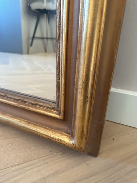 Gouden spiegel met lauwerkrans